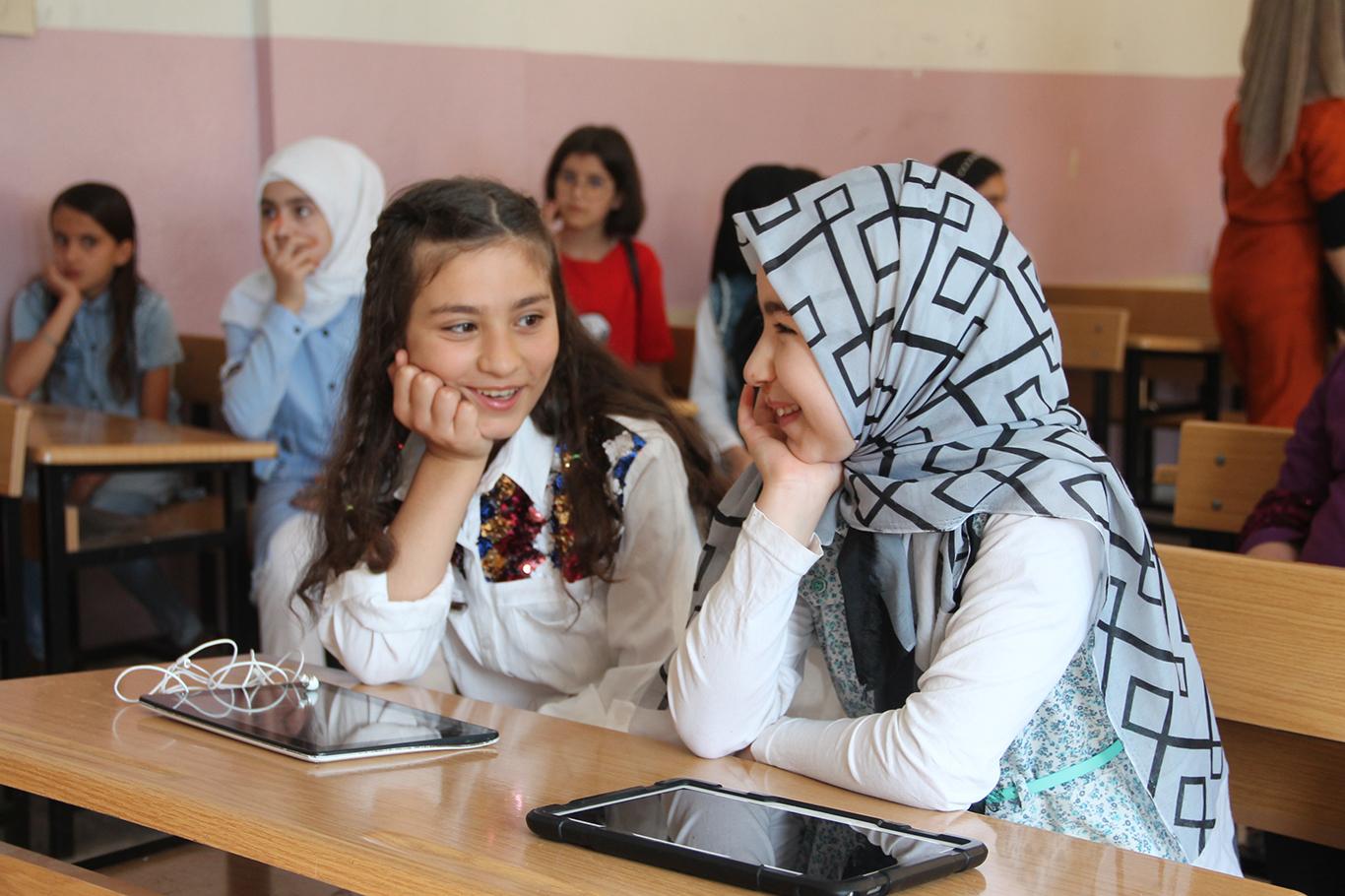 Mardin'de 250 bin öğrenci karne heyecanı yaşadı